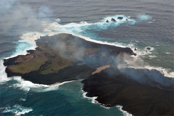 Đảo núi lửa Nhật Bản to ra gấp 10 lần