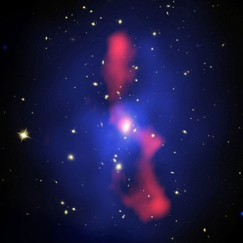 NASA phát hiện thiên hà cực lớn bao quanh hố đen vũ trụ