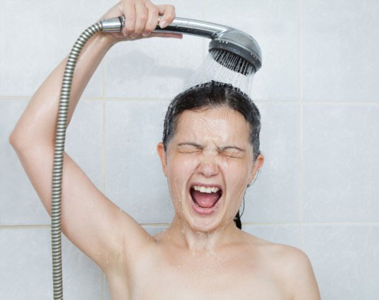 Bí quyết tắm vòi sen giúp bạn "khỏe" cả ngày