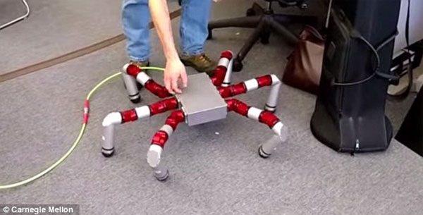 Chế tạo "quái vật" robot sáu chân